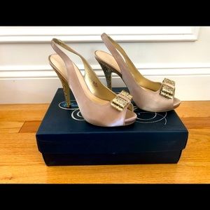 Disney dress heels in champagne. Sling back